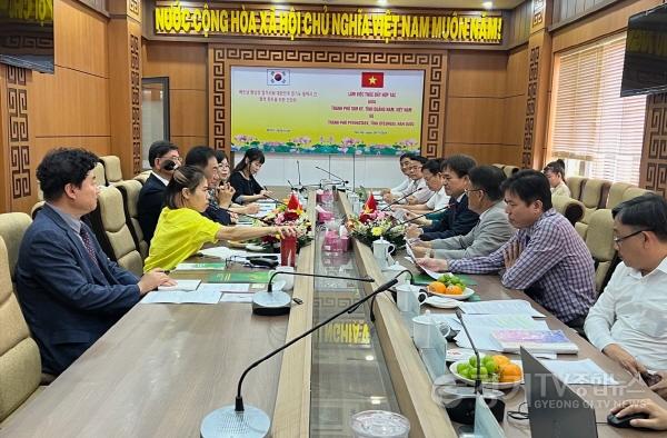 [크기변환]1-2 평택시장 해외 교류 도시와 우호 증진을 넘어 경제협력의 새로운 길 찾아 베트남 땀끼시와 다낭시 방문.jpg