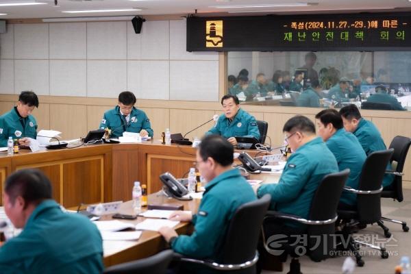 [크기변환]1-2. 이재준 수원시장, “폭설 피해 농가 상황 상세하게 파악한 후 신속하게 농가별로 필요한 지원하라”.jpg