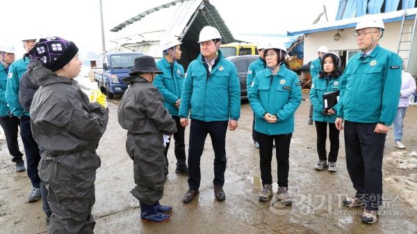 [크기변환]안성 대설 피해 현장 방문-1 (2).jpg