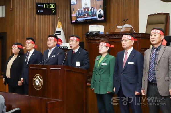 [크기변환]결의문 낭독 사진(2).jpeg