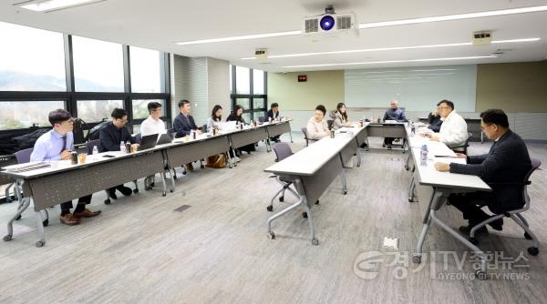 [크기변환]241216 경기도의회, ‘의회사 편찬위원회 역할 정립’ 위한 세미나 개최 (4).jpg