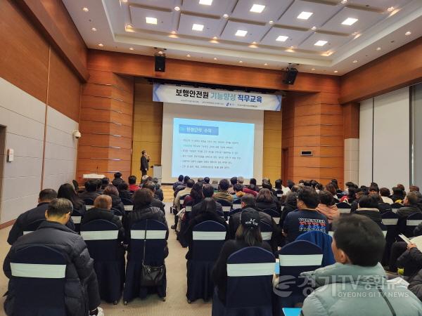 [크기변환]5. 14일 열린 용인특례시의 보행 안전원 교육 모습.jpg