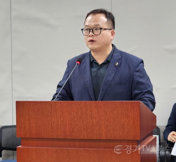 [크기변환]241217 임창휘 의원, 경기도 권역별 대개발 구상 지원 조례안 상임위 심사 통과 (1).jpg