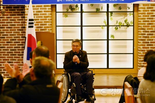 [크기변환]사진 3) 무대 인사 중인 이용운 의원.jpg