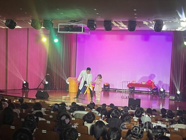 [크기변환]241219_경기도교육청남부유아체험교육원__수리수리과학마술_콘서트_개최(경기도교육청남부유아체험교육원)(사진3).jpg