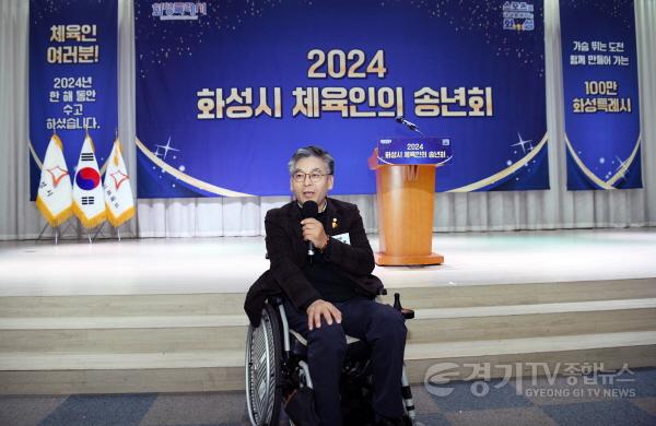 [크기변환]사진 3) 인사말 진행 중인 이용운 의원.jpg