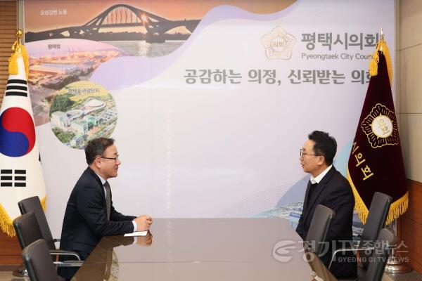 [크기변환]241224 평택(의회) 강정구 평택시의회 의장, 한국서부발전 평택발전본부장 접견 2.jpg