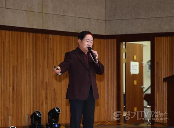 [크기변환](1224)[미래교육과]주광덕 남양주시장, 진건고 학생을 위해 꿈과 희망을 전하는 진로 특강 열어(사진1).JPG