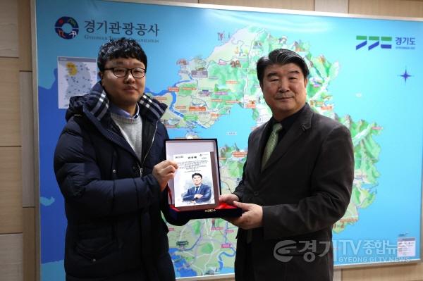 [크기변환]왼쪽부터+경노이협+의장+김슬기，+경기관광공사+사장+조원용 (1).jpg