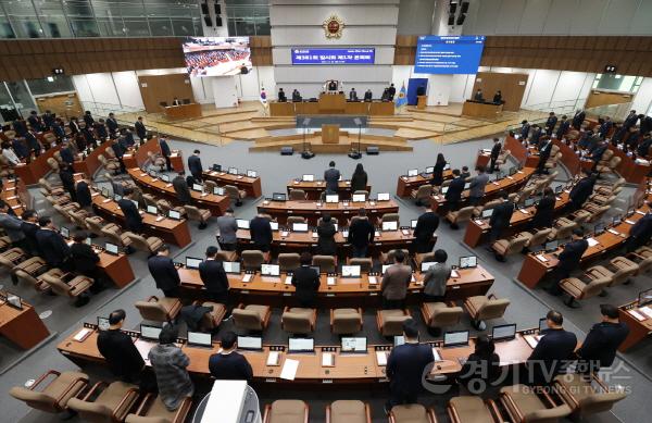 [크기변환]241230 김진경 의장, 2024년 의사일정 마무리...새해에는 도민 일상에 희망을 (3).jpg
