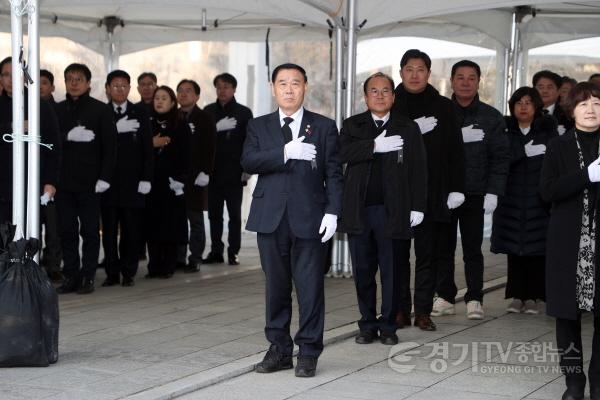 [크기변환]수원특례시의회, 현충탑 참배 (2).jpg