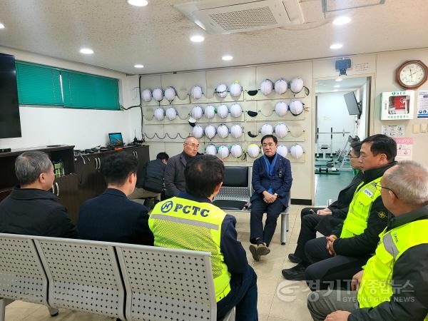 [크기변환]6-2 정장선 평택시장 새해 첫 평택항 수출 현장 방문.jpg