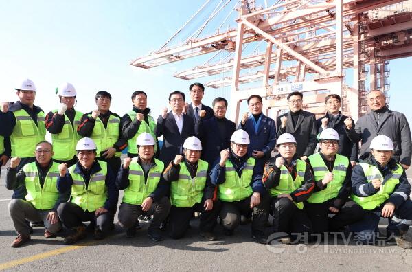 [크기변환]6-1 정장선 평택시장 새해 첫 평택항 수출 현장 방문.jpg