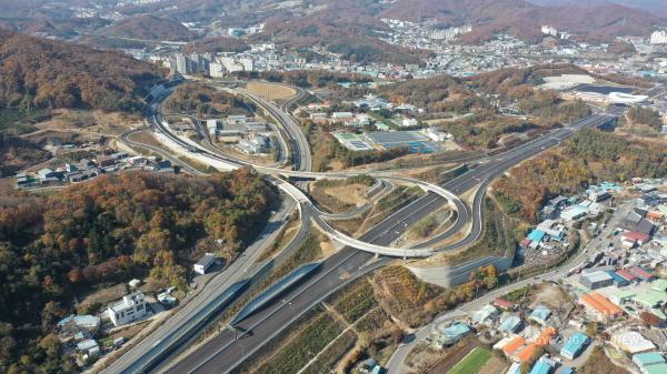 [크기변환]1-3.. 2025년 1월 1일 개통하는 세종-포천 고속도고 북용인 나들목 전경.JPG