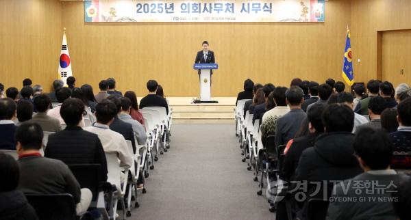 [크기변환]250102 김진경 의장, 2025년 직원 시무식서 2025년 비전 발표 발탁승진·직제개편 등 강력 추진 (4).jpg