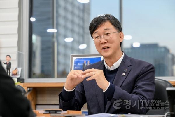 [크기변환][신년인터뷰]사진(1)이민근 안산시장.jpg