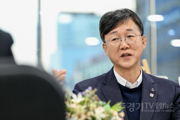 [크기변환][신년인터뷰]사진(2)이민근 안산시장.jpg