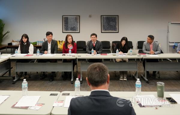 [크기변환]1-1. 이상일 용인특례시장이 현지시간 1월 9일 텍사스주 오스틴시에 있는 광역오스틴시 아시안상공회의소 관계자들을 만나 협력방안을 논의했다..jpg