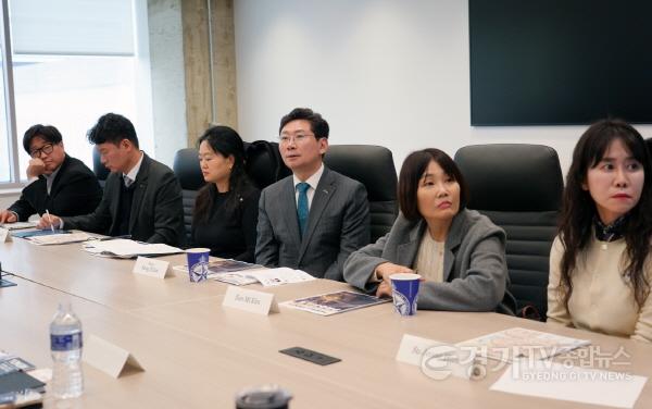 [크기변환]5-5. 이상일 용인특례시장이 미국 현지시각 13일 버지니아주 페어팩스 카운티 관계자들에게 협력 방안에 대한 의견을 말하고 있다..jpg