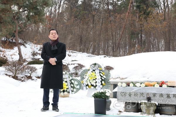 [크기변환]이재준 수원시장, “고 심재덕 시장님께서 남긴 업적과 가치는 여전히 우리 삶 속에 흐르고 있다”(2).jpg