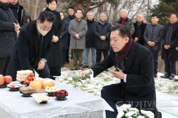 [크기변환]이재준 수원시장, “고 심재덕 시장님께서 남긴 업적과 가치는 여전히 우리 삶 속에 흐르고 있다”(1).jpg