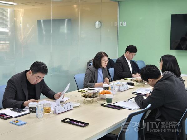 [크기변환]250115 신미숙 의원, 화성 동부 교육 현안 논의…안정적 예산 집행 당부 (2).jpg