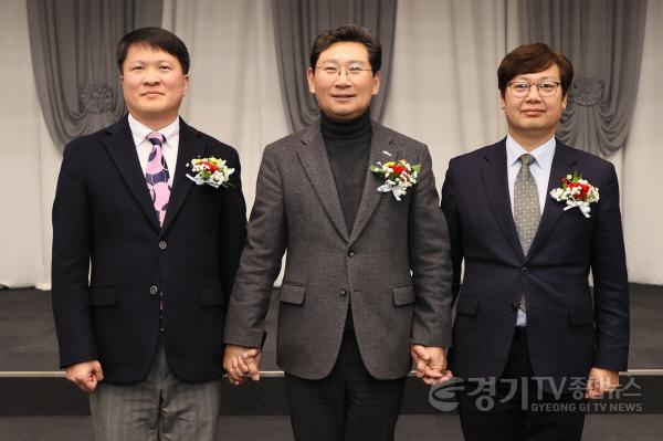 [크기변환]3-3. 손익태 제17대 주민자치연합회장, 이상일 용인특례시장, 김경태 제18대 주민자치연합회장(좌측부터).jpg