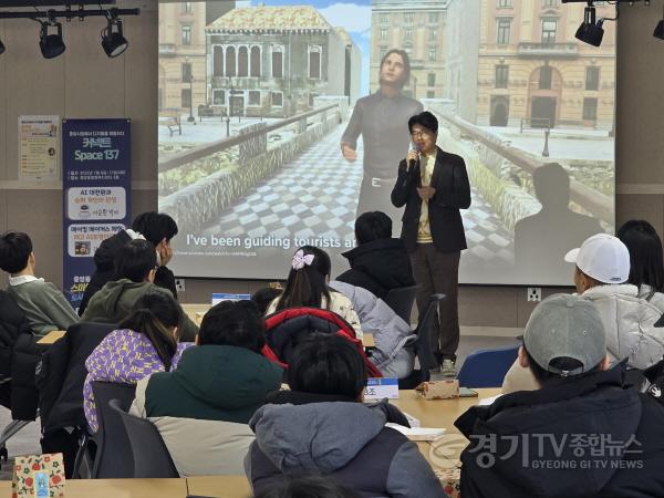 [크기변환]5-1. 용인특례시는 지난 8일부터 17일까지 네 차례에 걸쳐 초등학교 5~6학년부터 중·고등학생 100명을 대상으로 ‘디지털 체험 프로그램’을 운영했다.jpg