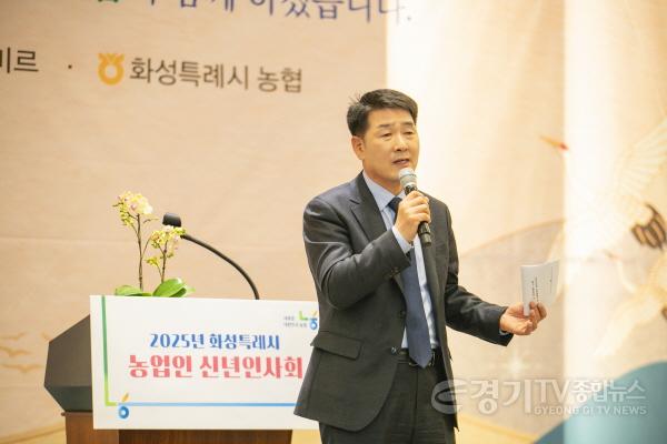 [크기변환]사진 2) 배정수 의장이 축사를 하고 있다.jpg