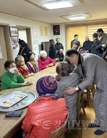 [크기변환]2-2 정장선 평택시장 한파쉼터 방문.jpg