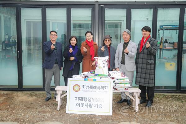 [크기변환]사진2) 설 맞이 복지기관을 방문한 기획행정위원회(브니엘 복지원).jpg