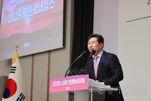 [크기변환]8-3. 이상일 용인특례시장은 22일 기흥ICT밸리에서 신년 언론브리핑을 열고 그동안의 성과를 발표하고 올 한해 시정 운영 방향과 비전을 밝혔다..jpg