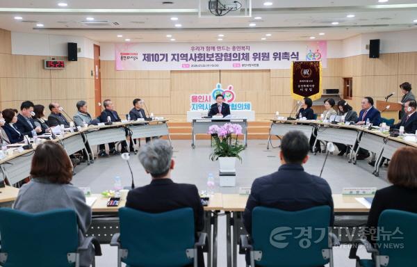 [크기변환]3-2. 용인특례시 지역사회보장협의체 위촉장 수여식에서 이상일 시장이 인사말을 하고 있다..JPG