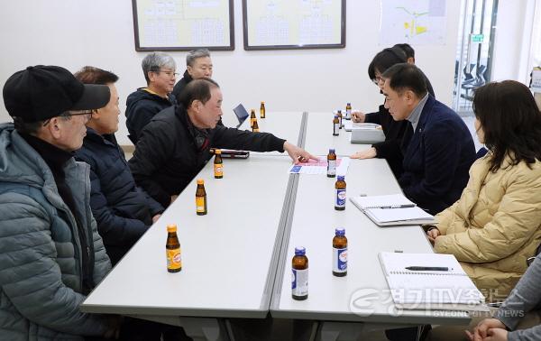 [크기변환]10-1 정장선 평택시장 설 명절 맞아 전통시장 상인 격려.JPG