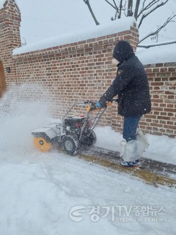 [크기변환]사진4)수원시, 제설 장비‧인력 추가 투입해 제설 작업 총력.jpg