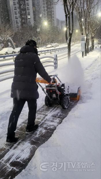 [크기변환]1.설 연휴 반납한 안산시, 제설작업 총력전 나서(2).jpg