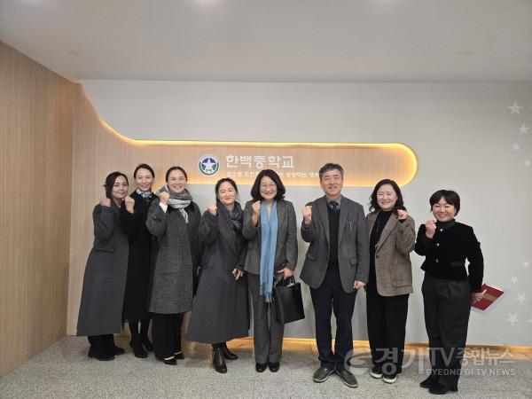 [크기변환]250124 신미숙 의원, 2025년 새해 첫 현장 일정…한백중·고등학교 방문(1).jpg