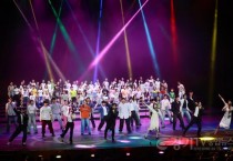 [크기변환]사진 2) 제42회 대한민국연극제 용인 개막식 축하공연 사진.jpg