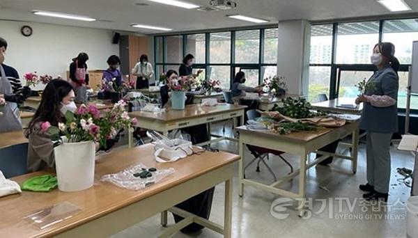 [크기변환]미래교육과-성남시 ‘배움과 채움 과정’ 화훼장식 기능사(장기) 강좌.jpg