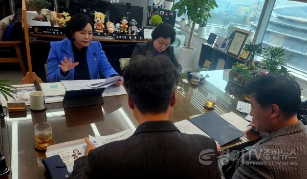 [크기변환]250203 정윤경 부의장, “층간소음 갈등, 건설 단계부터 꼼꼼히 챙겨야 해결할 수 있어” 강조.jpg