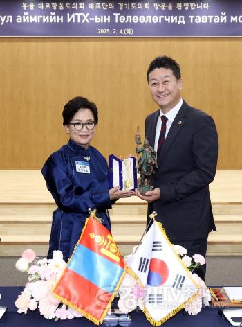 [크기변환]250204 김진경 의장, 4일 몽골 다르항올도의회 대표단 접견 (3).jpg