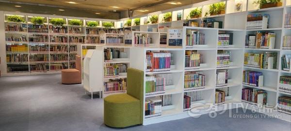 [크기변환]9. 용인특례시 동천도서관 어린이자료실 전경.jpeg