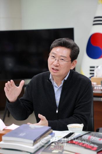 [크기변환]2-1. 이상일 용인특례시장이 5일 재난관리평가 기관장 인터뷰에 참여하고 있다.JPG