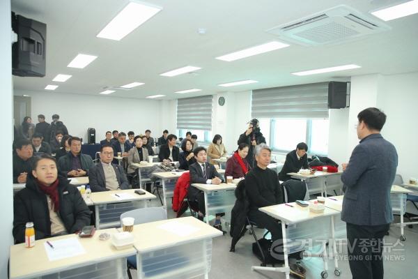 [크기변환]사진 2) 청렴교육에 참석한 화성시특례시의회 의원들.jpg