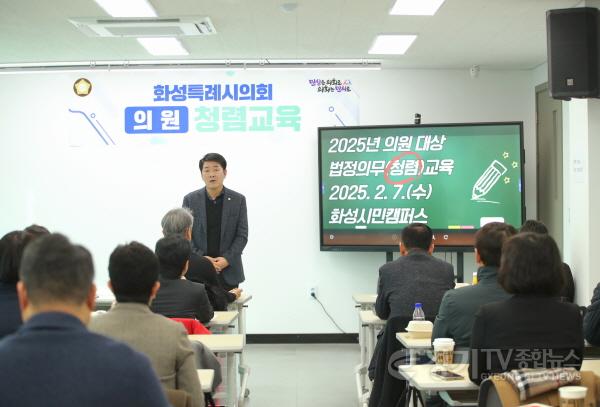 [크기변환]사진 1) 인사말 중인 배정수 의장.jpg