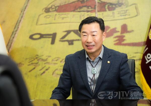 [크기변환]의장님 인터뷰컷 (3).jpg