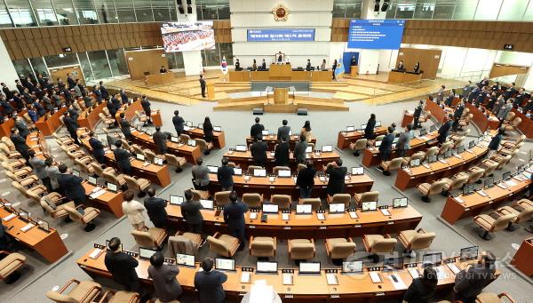 [크기변환]250211 김진경 의장, 제382회 임시회 제1차 본회의 개회2.jpg