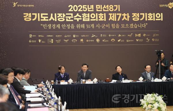 [크기변환]10-3. 12일 남양주에서 열린 경기도시장군수협의회 제7차 정기회의에서 이상일 용인특례시장이 공직선거법 개정 필요성을 이야기하고 있다..jpg