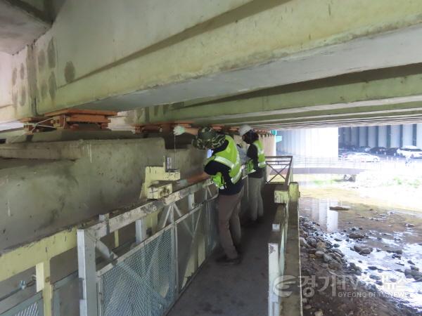 [크기변환]6-2. 용인특례시가 시민의 안전을 위해 도로구조물 안전점검과 성능평가를 올해까지 진행한다..JPG