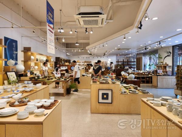 [크기변환](사진자료) 한국도자재단 여주도자세상 도자쇼핑몰 전경.jpg
